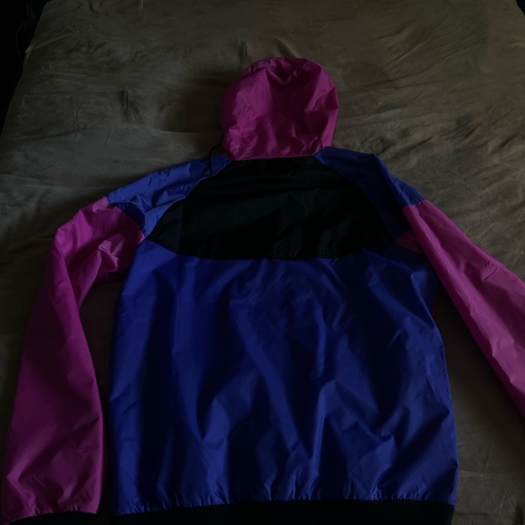 Nike Women's Hot Pink Hooded Windbreaker - Picture 4 of 6